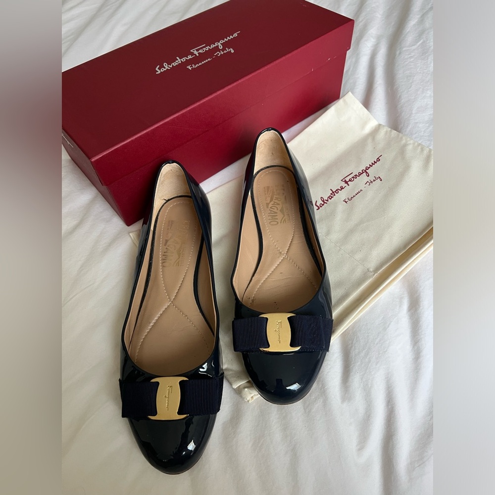 FERRAGAMO VARINA BALLET FLAT size 7B Oxford Blue  Patent Calf Leather